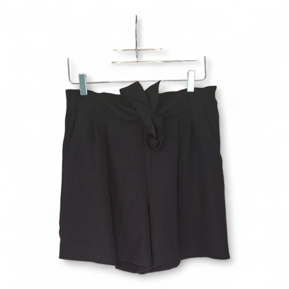 lululemon athletica Black Noir High Waisted Front Tie Shorts 5.5" Size  10 - Picture 1 of 3
